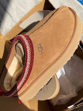 UGG Tazz Chunky Platform Slippers Chestnut with Red Accent